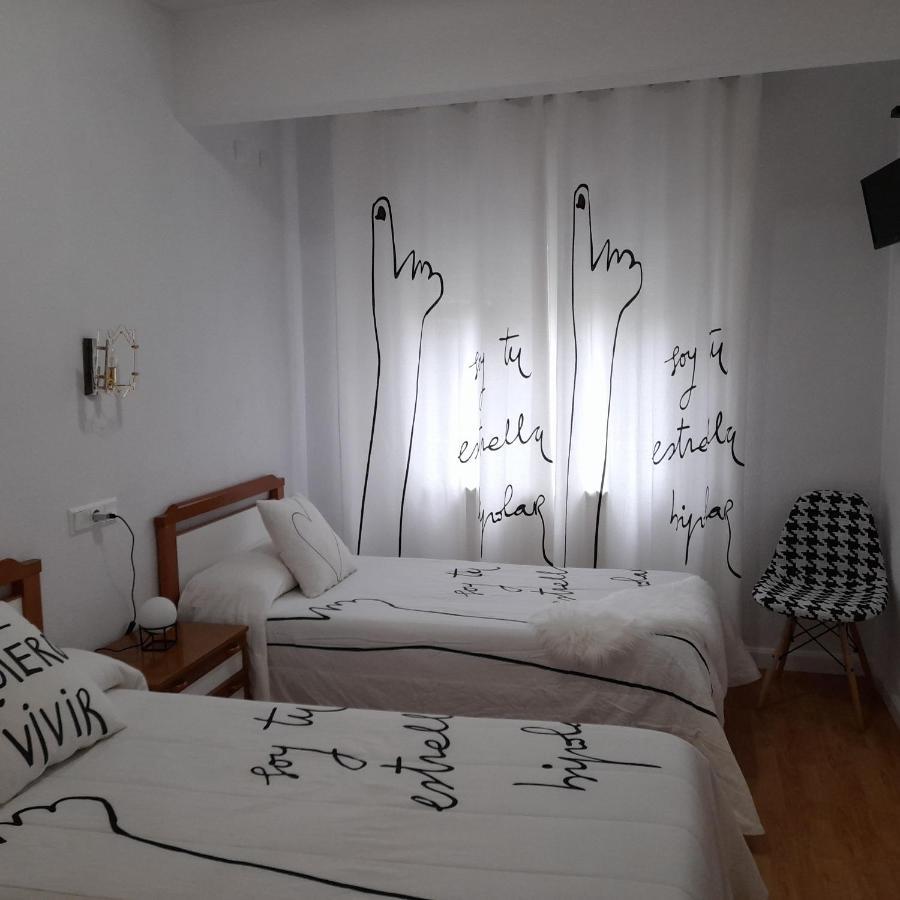 Hostal "Los Chanos El Ruso" Galende Bagian luar foto