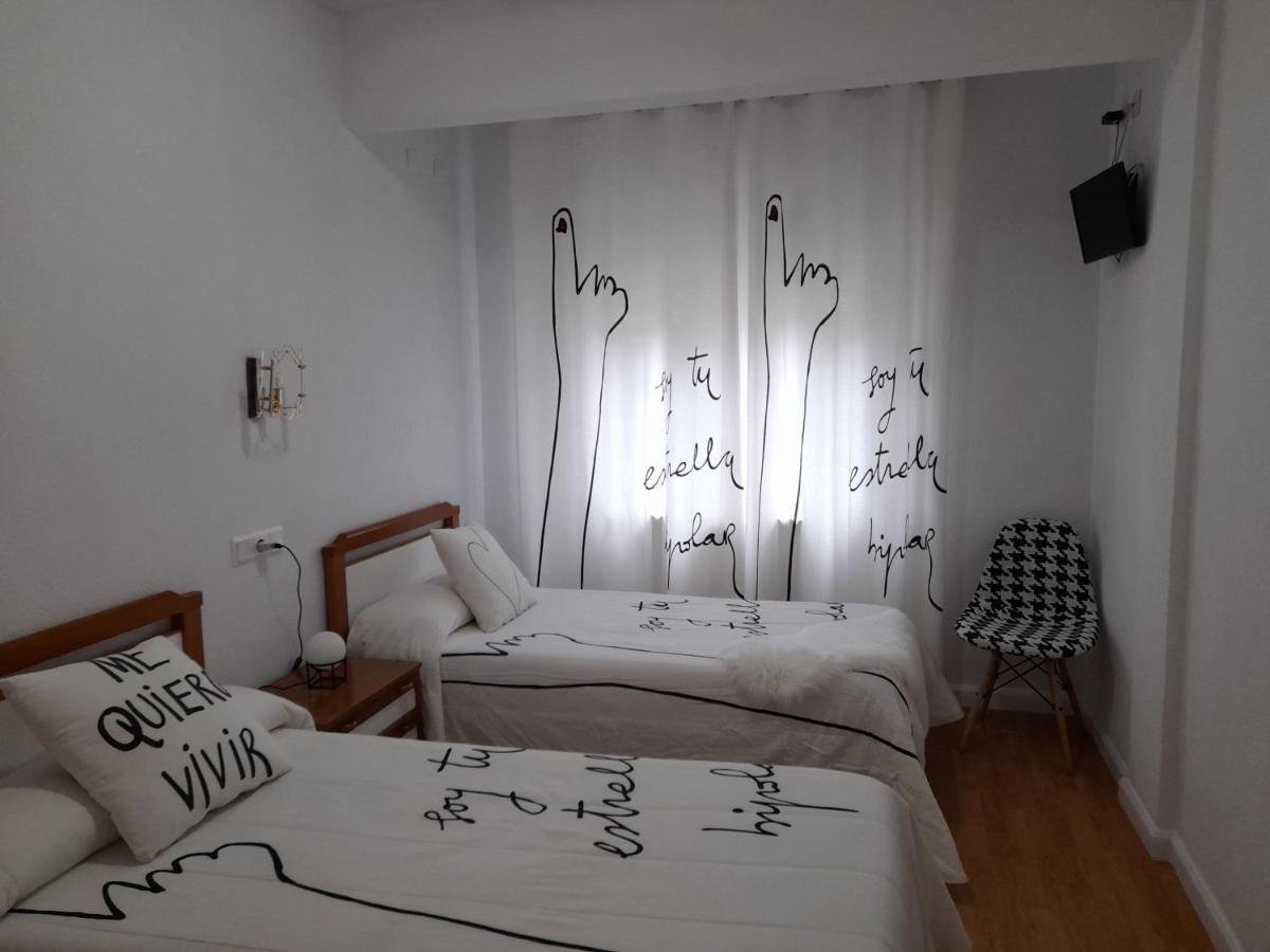 Hostal "Los Chanos El Ruso" Galende Bagian luar foto