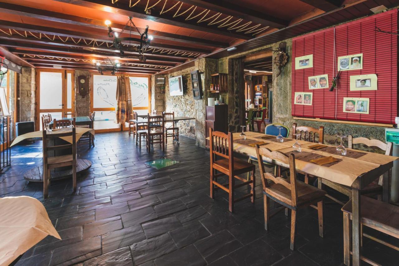 Hostal "Los Chanos El Ruso" Galende Bagian luar foto