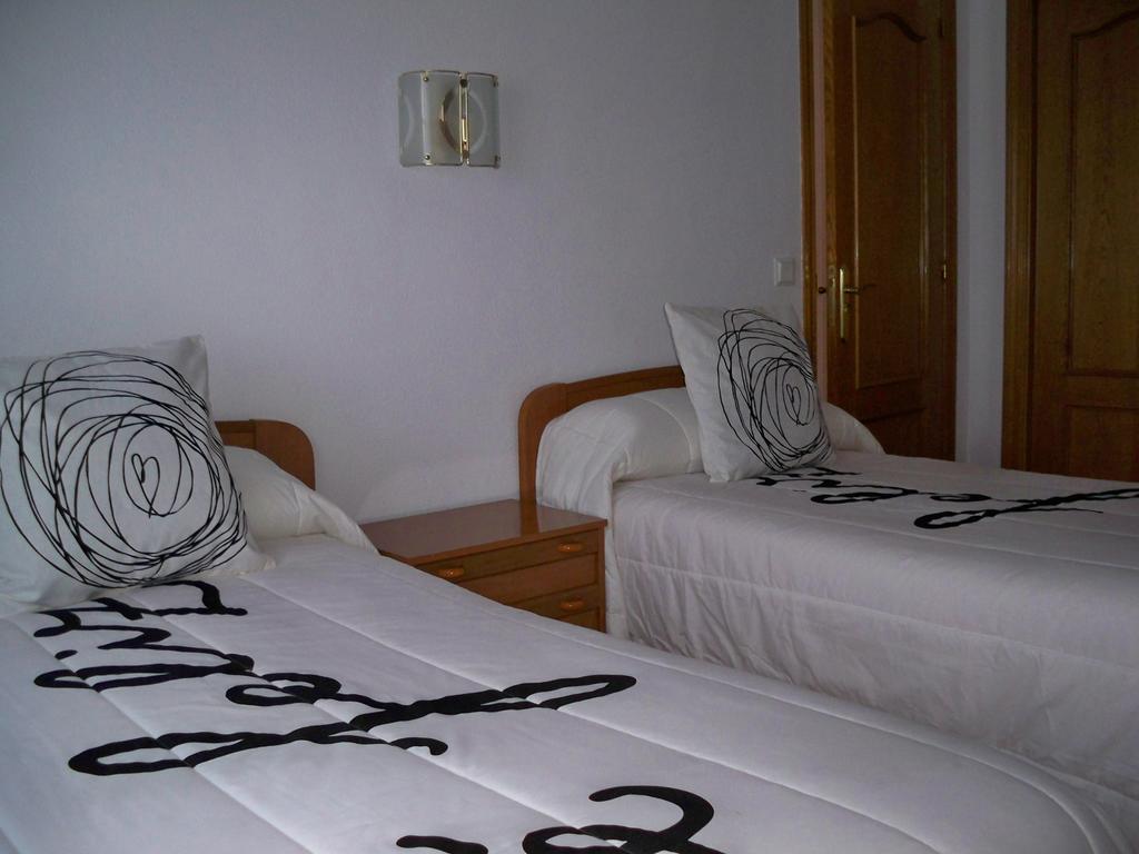 Hostal "Los Chanos El Ruso" Galende Bagian luar foto