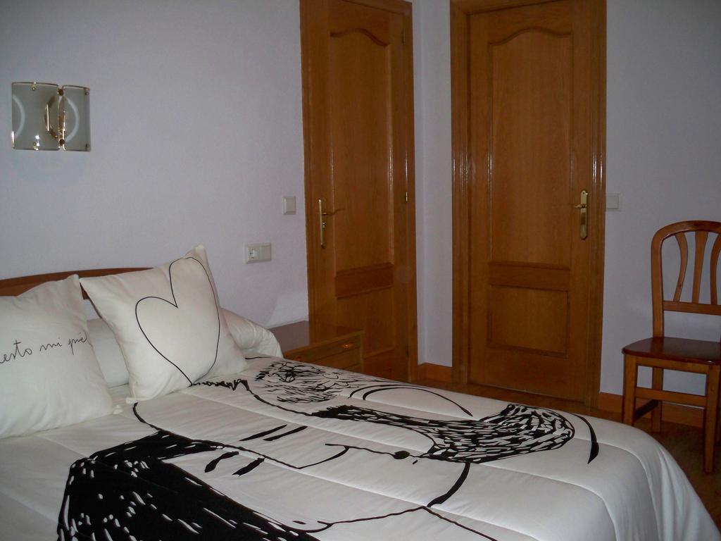 Hostal "Los Chanos El Ruso" Galende Bagian luar foto