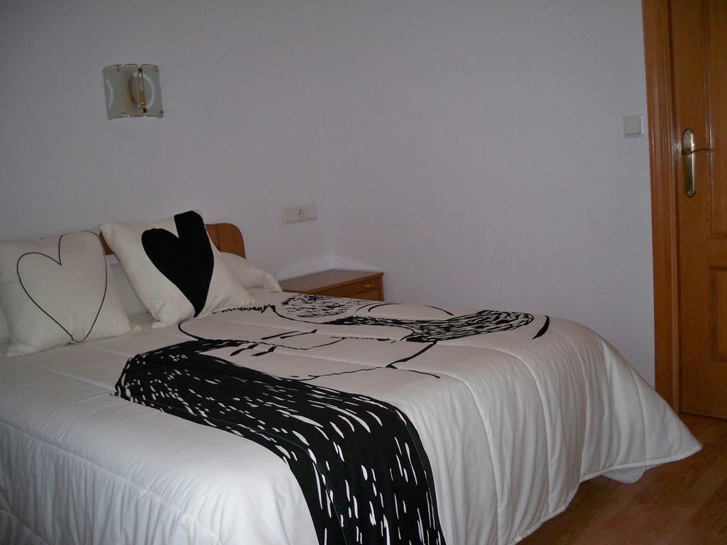 Hostal "Los Chanos El Ruso" Galende Bagian luar foto