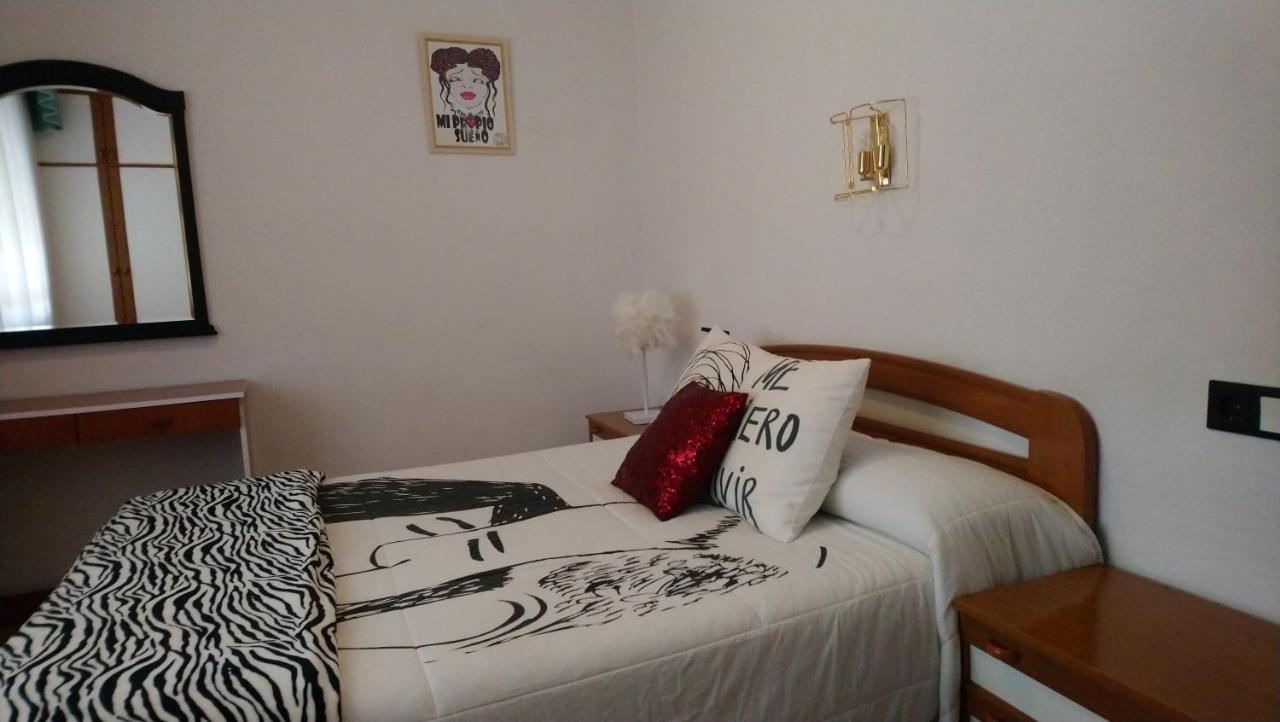 Hostal "Los Chanos El Ruso" Galende Bagian luar foto