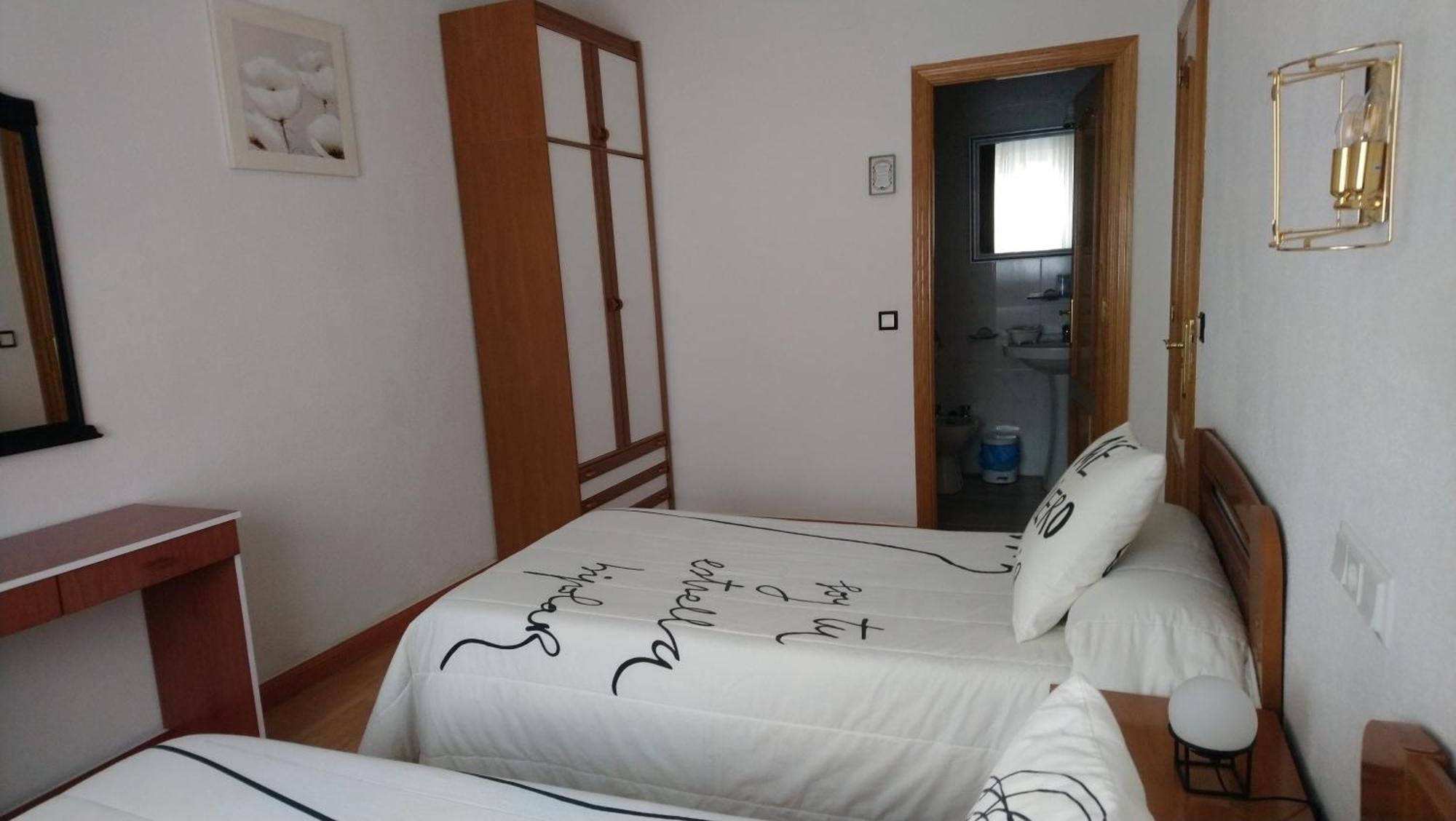 Hostal "Los Chanos El Ruso" Galende Bagian luar foto