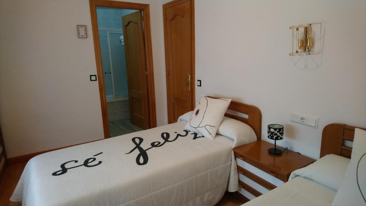 Hostal "Los Chanos El Ruso" Galende Bagian luar foto