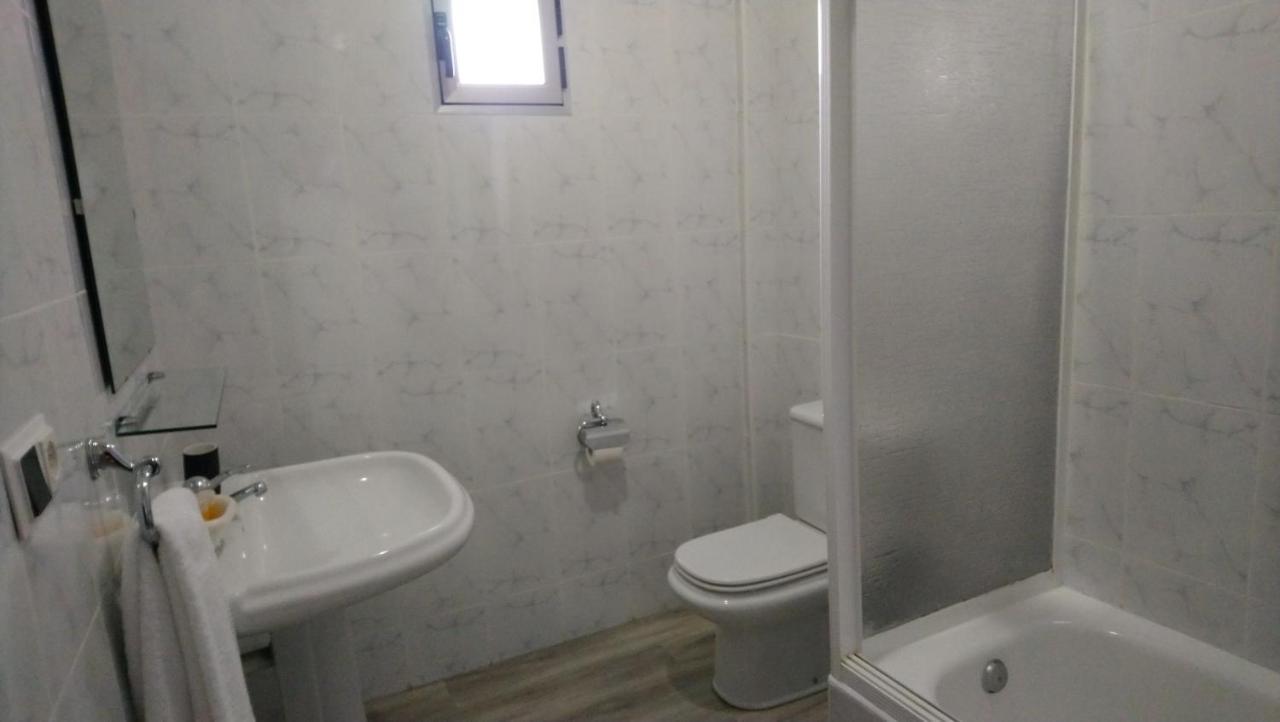Hostal "Los Chanos El Ruso" Galende Bagian luar foto